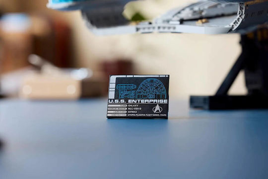 LEGO Icons Star Trek: U.S.S. Enterprise NCC-1701-D™ За 18+ Години 3600 Бройки