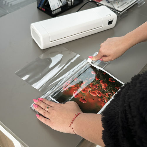 Laminator De Masă Pentru A4 80 Microni Cu Tăietor