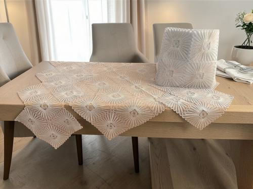 Linea Home Măsuță În Carouri Cu Dantelă Set 5 Bucăți Plaza Bej