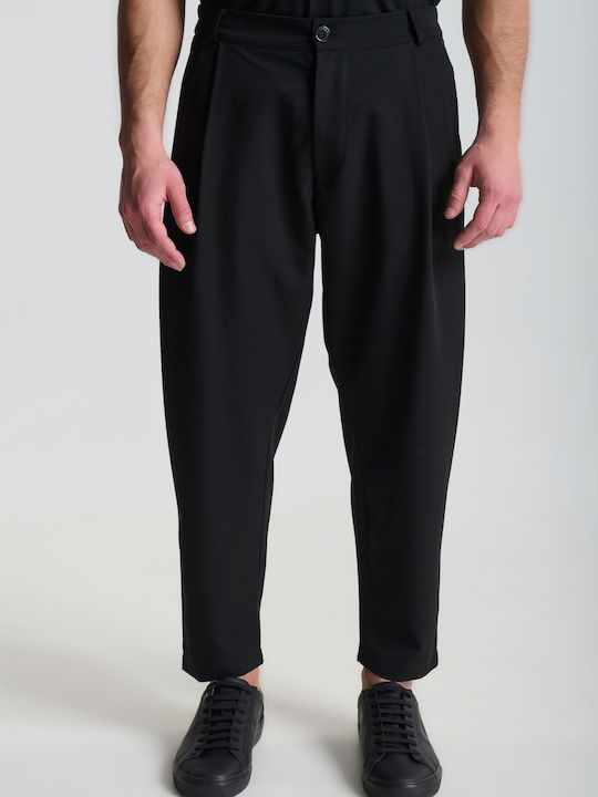 Trousers in Tapered Leg Style Black