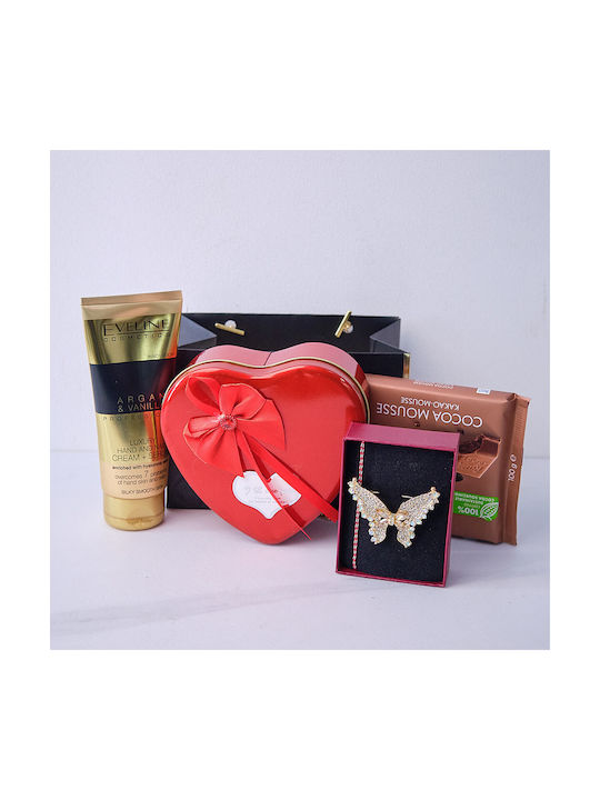 Set Cadou Tenderness Brosa Martisor Fluture Cremă De Mâini Eveline Argan Și Vanilie Ciocolată Ritter Sport Cacao Mousse Cutie Metalică Săpun Trandafiri Ursuleț De Pluș Plus În Geantă Elegantă Stil Poșetă Roșie