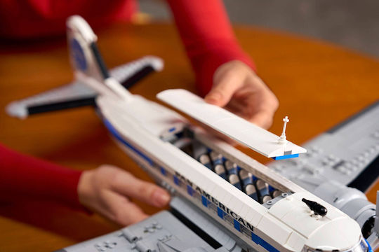 LEGO Icons Boeing Douglas DC3 Panam Airliner За 18+ Години 1903 Бройки