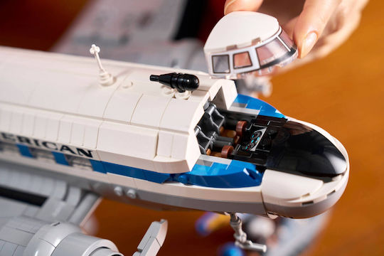 LEGO Icons Boeing Douglas DC3 Panam Airliner За 18+ Години 1903 Бройки