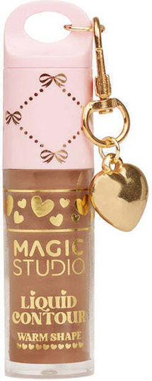 Magic Studio Eye Shadow in Liquid Form with Beige Colour