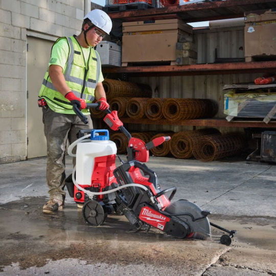 Milwaukee M18 Switch Tank Sprayer with Capacity 15lt