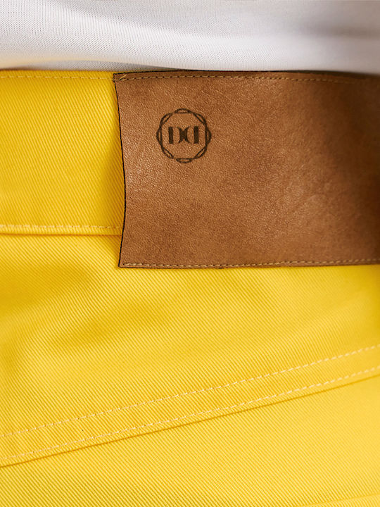 Women's High Rise Fabric Capri Trousers in Slim Fit Yellow