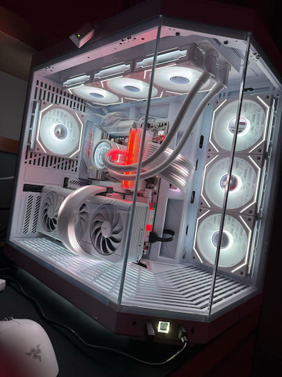 HYTE Y70 Gaming Middle Tower Carcasă PC cu Deschidere Laterală Taro Milk
