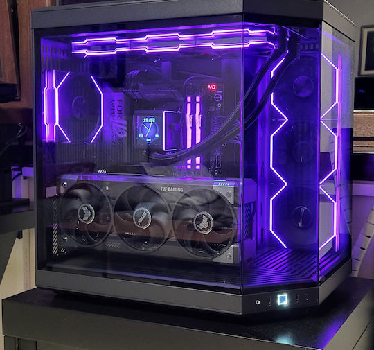 HYTE Y70 Gaming Middle Tower Carcasă PC cu Deschidere Laterală Taro Milk