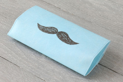 Tabaktasche Paprcuts Schnurrbart