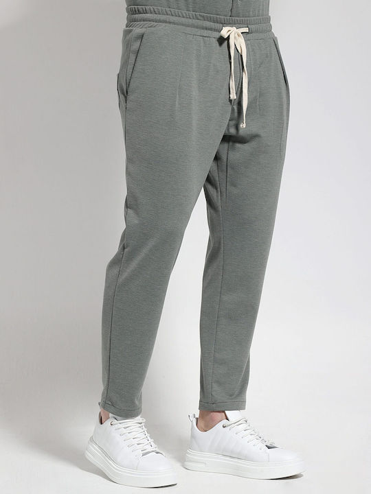 Trousers in Loose Fit Green