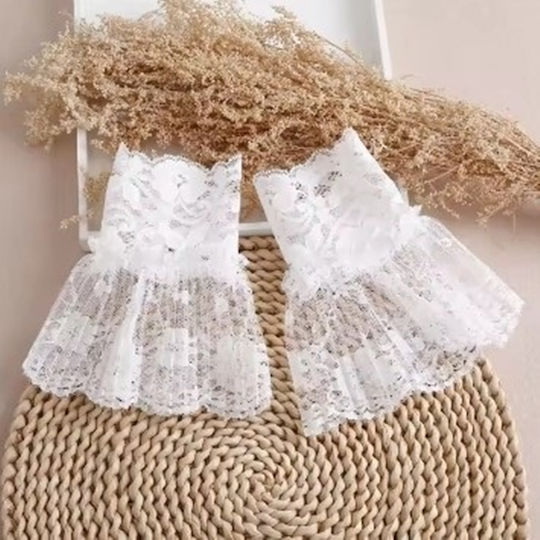 Set 2 Detachable Lace Cuffs One Size White