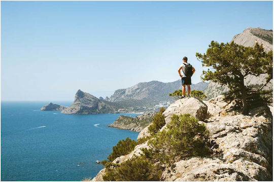 Πίνακας Hiker Overlooking Sea Rocky Mountains Πεζοπόρος Θέα Στη Θάλασσα Βραχώδη Όρη 170x115