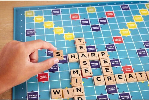 Επιτραπέζιο Παιχνίδι Scrabble για 2-4 Παίκτες 8+ Ετών JLJ58 Mattel