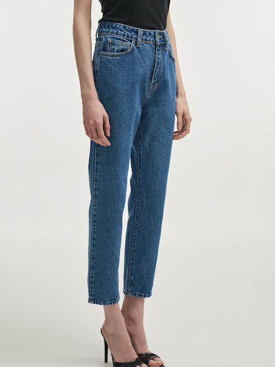 Women's Jean Pants in Straight Leg Style