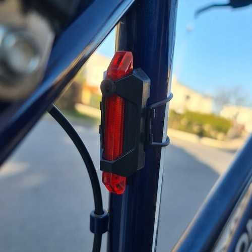 Lumină Spate Reîncărcabilă pentru Bicicletă