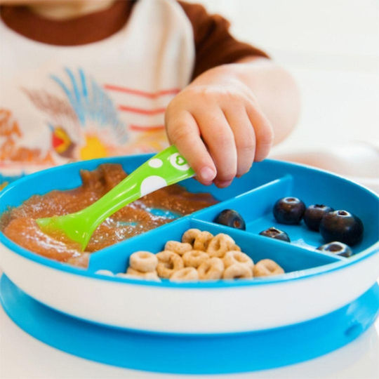 Munchkin Children's Stay Put Suction Food Plate Made of Blue Plastic