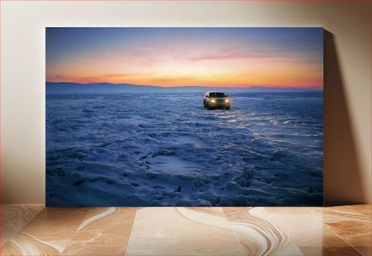 Car On Snowy Plain At Sunset Αυτοκίνητο Στο Snowy Plain Στο Ηλιοβασίλεμα σε Καμβά