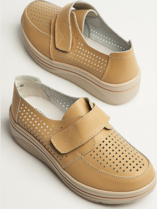 Leather Women's Moccasins In Beige Colour