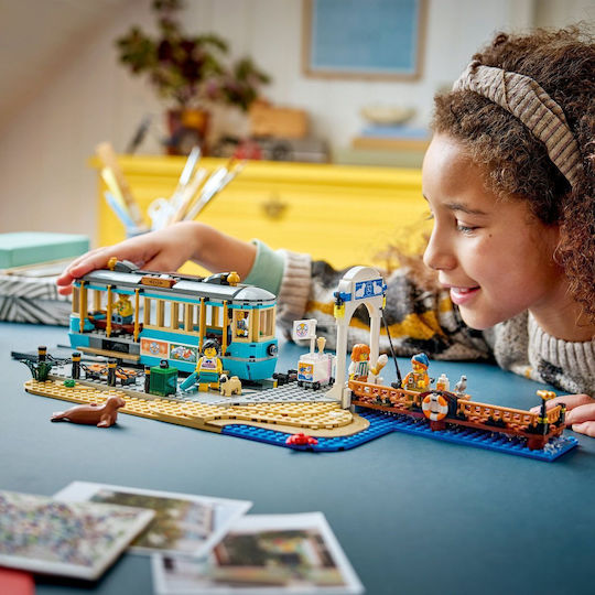 LEGO City Classic Beach Tram За 7+ Години 693 Бройки