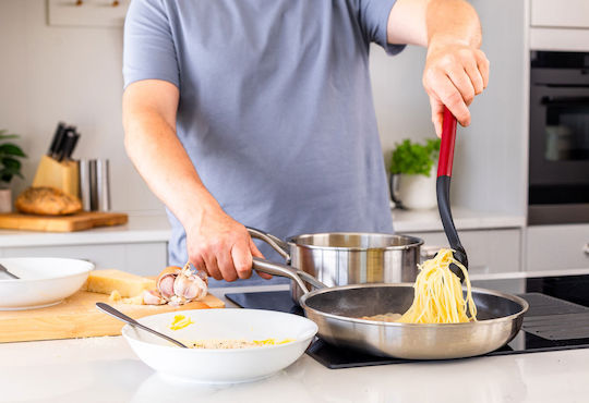 Kitchenaid Βαθιά Κουτάλα Ζυμαρικών Τρυπητή Πλαστική Κόκκινη 34cm