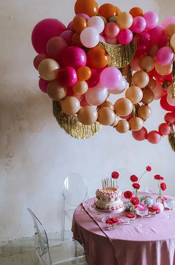 PartyDeco Zusammensetzung mit 20 Hochzeits Luftballons Rosa mit LEDs 33cm