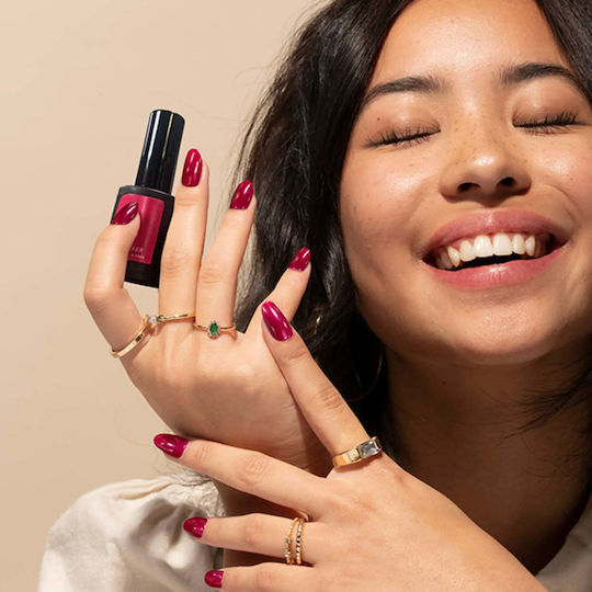 Ojă Pentru Unghii Cu Gel Semi-permanentă Translucidă Vegană Fără Hema Nuanță Sclipitoare Sangria Colorme Cosmetics 10 Ml