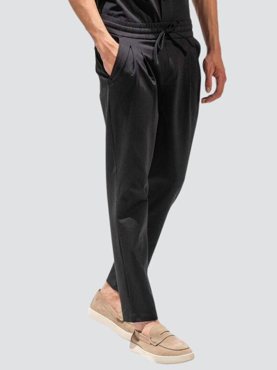 Trousers in Regular Fit Black