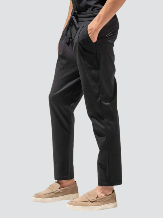 Trousers in Regular Fit Black