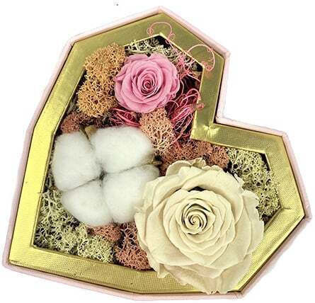 Aranjament Floral Special 5 Flori Criogenate Pe Un Pat De Mușchi Creț Stabilizat Licheni Naturali