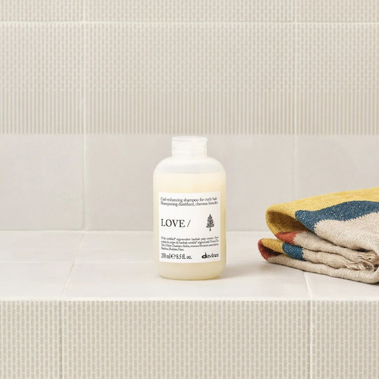Davines Love Σαμπουάν Ενυδάτωσης & Λείανσης για Σγουρά Μαλλιά 250ml