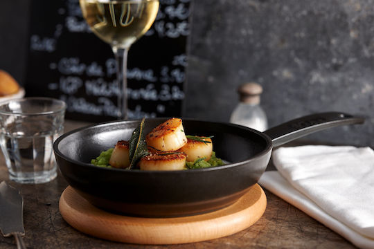 Staub Τηγάνι από Μαντέμι με Εμαγιέ Επίστρωση 16cm