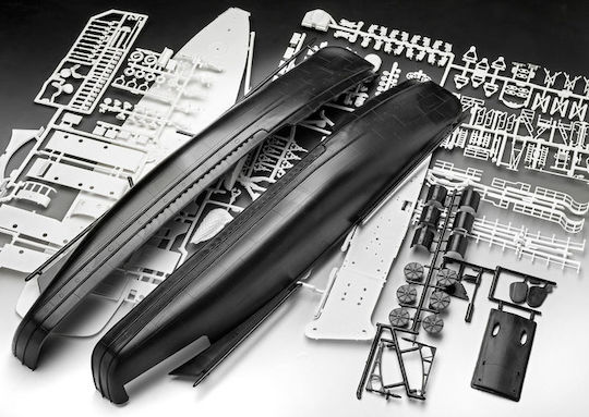Revell Model Kit Navă Pompieri Portuară