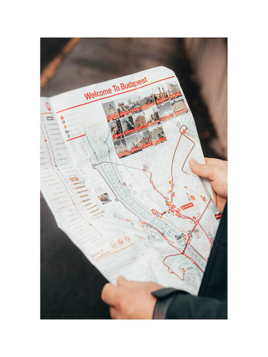Tourist Holding A City Map Budapest Gemälde 100x150