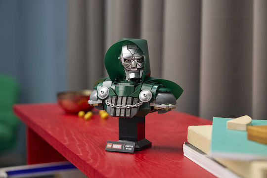 Lego Marvel Doctor Doom Bust Für 18+ Jahre 379 Stück