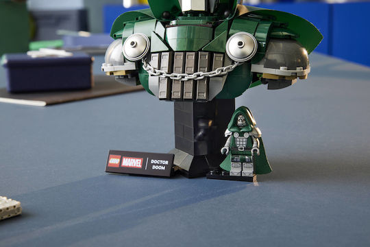 Lego Marvel Doctor Doom Bust Für 18+ Jahre 379 Stück