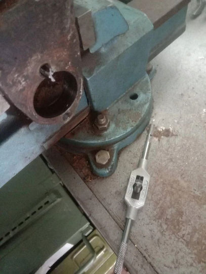 24 Stück Handgewindebohrer und Gewindeschneider Set in Metallkoffer