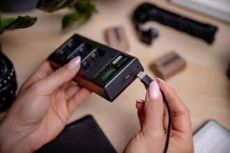 NiteCore Зарядно Устройство за Батерии Съвместимо с Nikon
