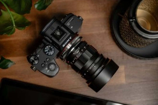Photo Lens APO Ultron 90 mm f/2,0 Fixed for Leica M Mount Black