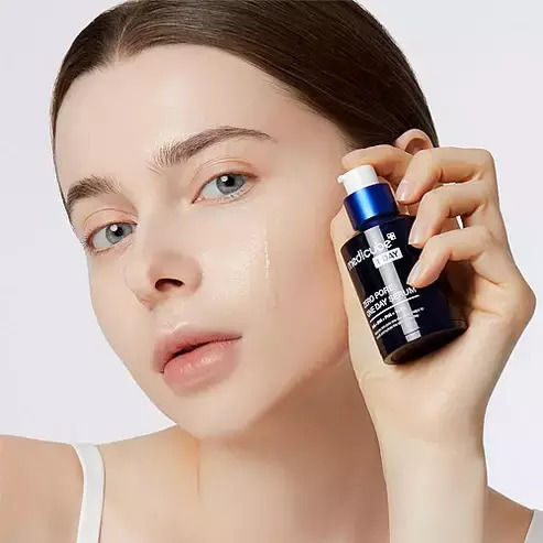 Medicube Zero Pore One Day Soothing & Moisturizing Face Serum with Centella Asiatica & Niacinamide for Brightening & Dark Spots 30ml
