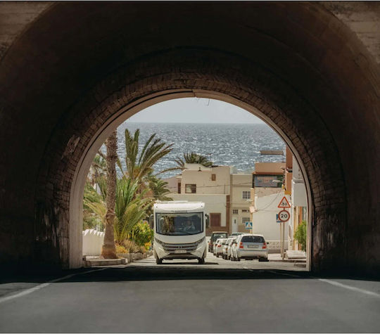 Tomtom Go Camper Max 700 Premium Pack Σύστημα Πλοήγησης Gps 7" Χάρτες Ευρώπης & Ενημερώσεις Μέσω Wi-fi