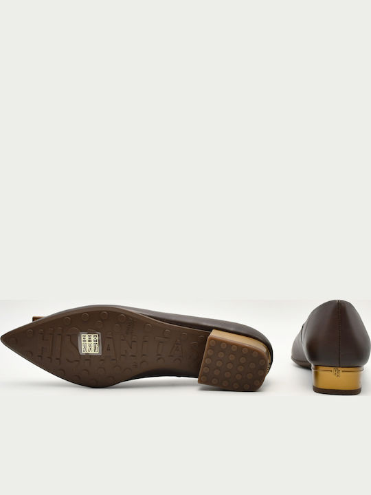 Braune Pumps aus Leder mit spitzer Zehenpartie