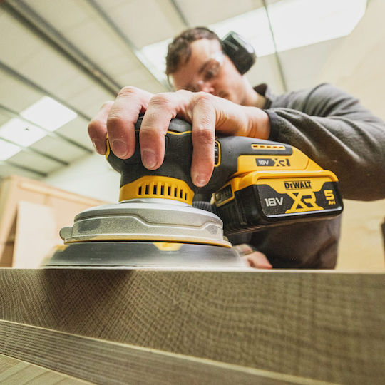 DEWALT DCW230NT Έκκεντρο Τριβείο Χούφτας 150mm Μπαταρίας 18V Solo με Ρύθμιση Ταχύτητας και με Σύστημα Αναρρόφησης