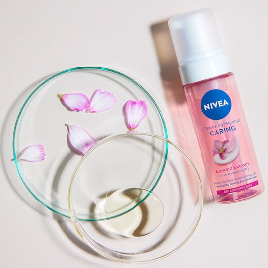 Nivea Caring Αφρός Καθαρισμού Προσώπου με Ενυδατική δράση 150ml