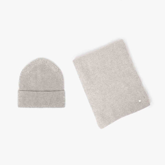 Beanie Women's Knitted Beanie in Ecru