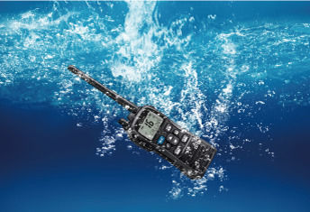 IC-M73EURO Безжичен приемо-предавател Морски VHF 6W с монохромен дисплей