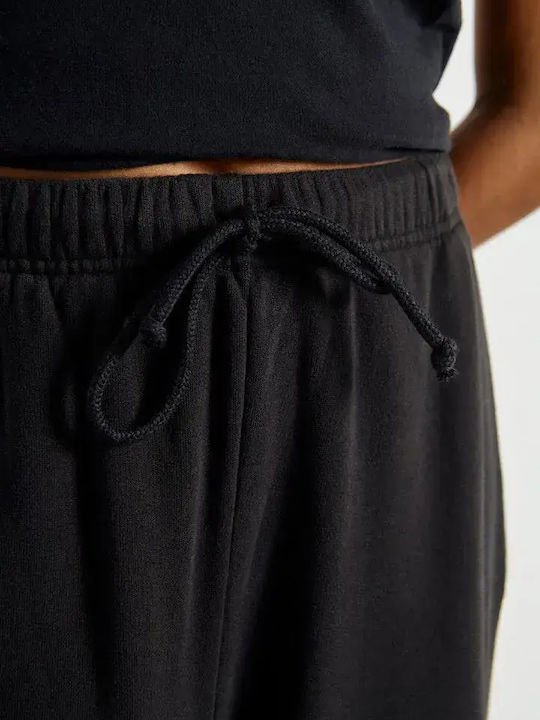 Women's Black Set with Elastic Waist Trousers in a Loose Fit