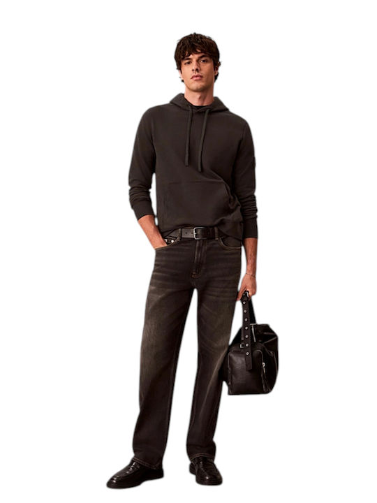 Schwarzer Kapuzenpullover