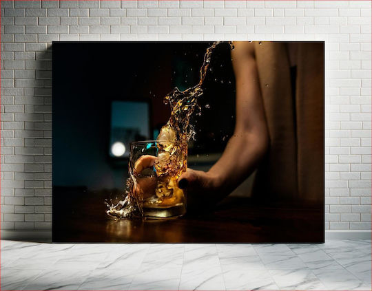 Splashing Whiskey In Glass Πιτσίλισμα Ουίσκι Σε Ποτήρι 1