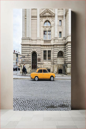 Yellow Car By Historic Building Κίτρινο Αυτοκίνητο Από Το Ιστορικό Κτίριο Yellow Car By Historic Building Κίτρινο Αυτοκίνητο Από Το Ιστορικό Κτίριο