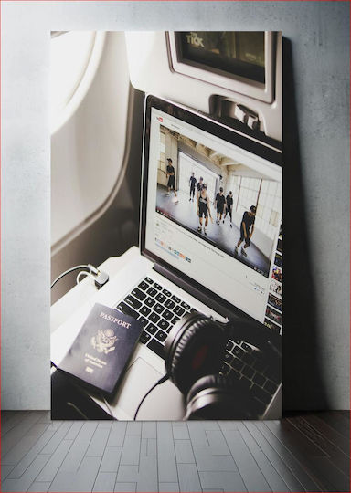 Watching Dance Video On Laptop During Travel Παρακολούθηση Βίντεο Χορού Σε Φορητό Υπολογιστή Κατά Τη Διάρκεια Του Ταξιδιού Watching Dance Video On Laptop During Travel Παρακολούθηση Βίντεο Χορού Σε Φορητό Υπολογιστή Κατά Τη Διάρκεια Του Ταξιδιού